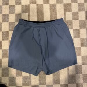 Men’s Lululemon shirts size small
Blue. Excellent condition.